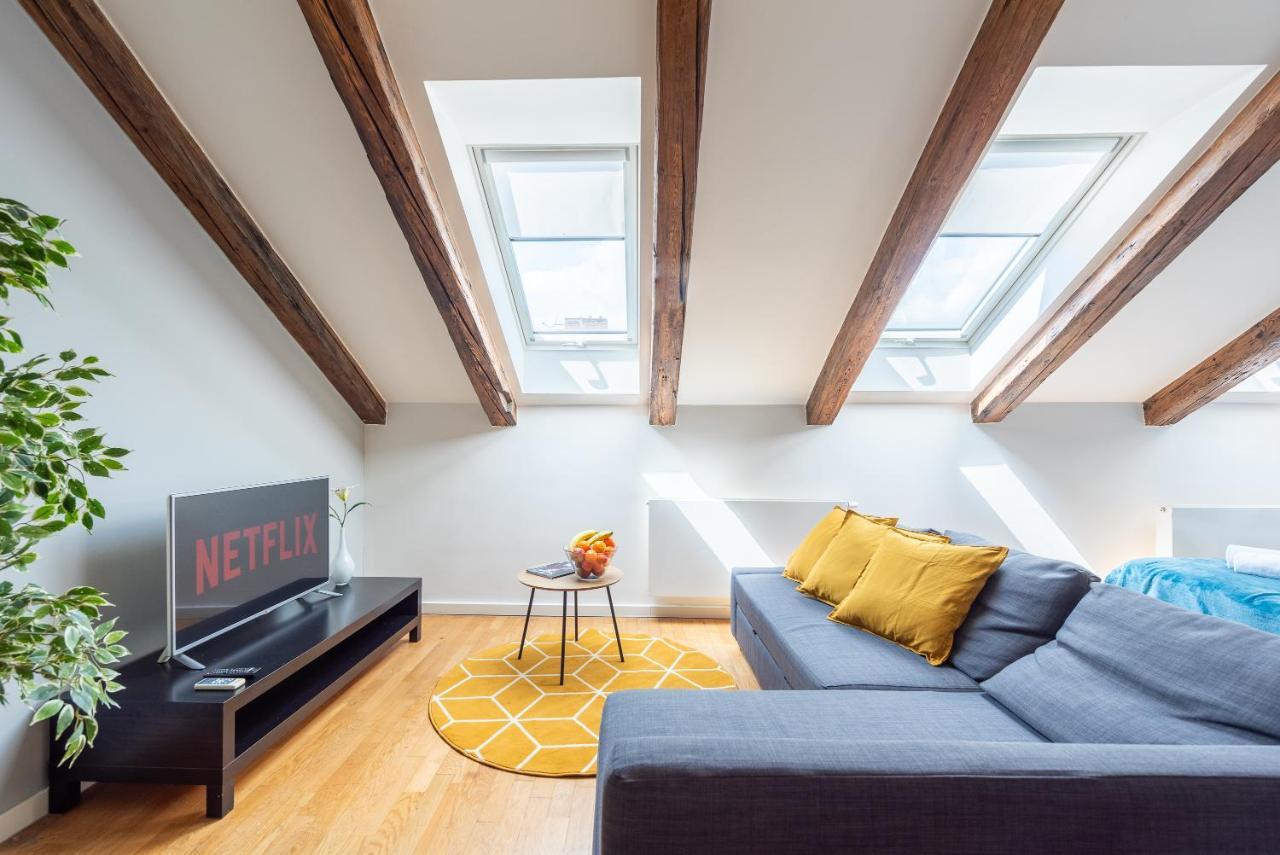 Duplex With Ac In Center Praga