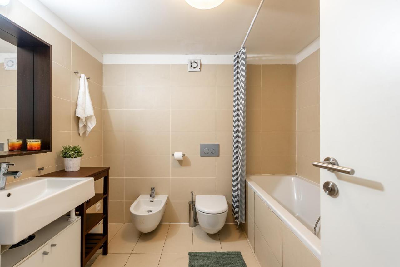 Duplex With Ac In Center Praga