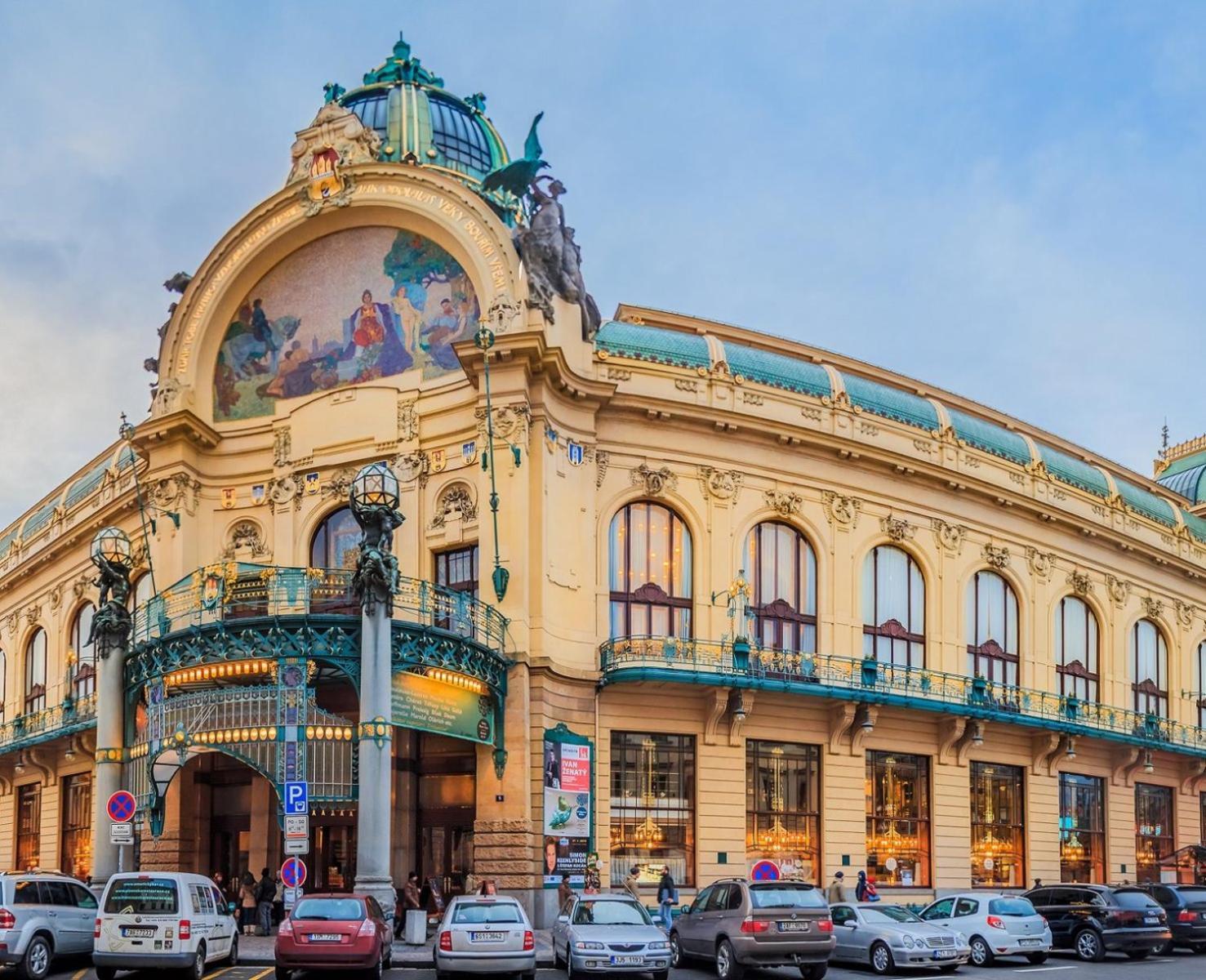 Duplex With Ac In Center * Praga